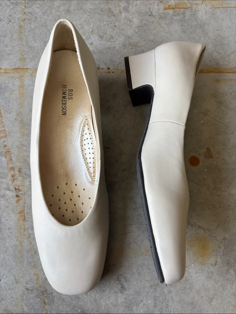 Ros Hommerson Cream Leather Low Heels sz 9 Bridal Minimalist Office Chic